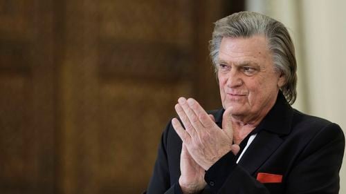 BREAKING Primul mesaj pentru public al actorului Florin Piersic de la internare: „Sunt viu” și asta datorită minunaților doctori care mă îngrijesc / Țineți-mă aproape, pentru că mai am de spus multe povești minunatului meu public