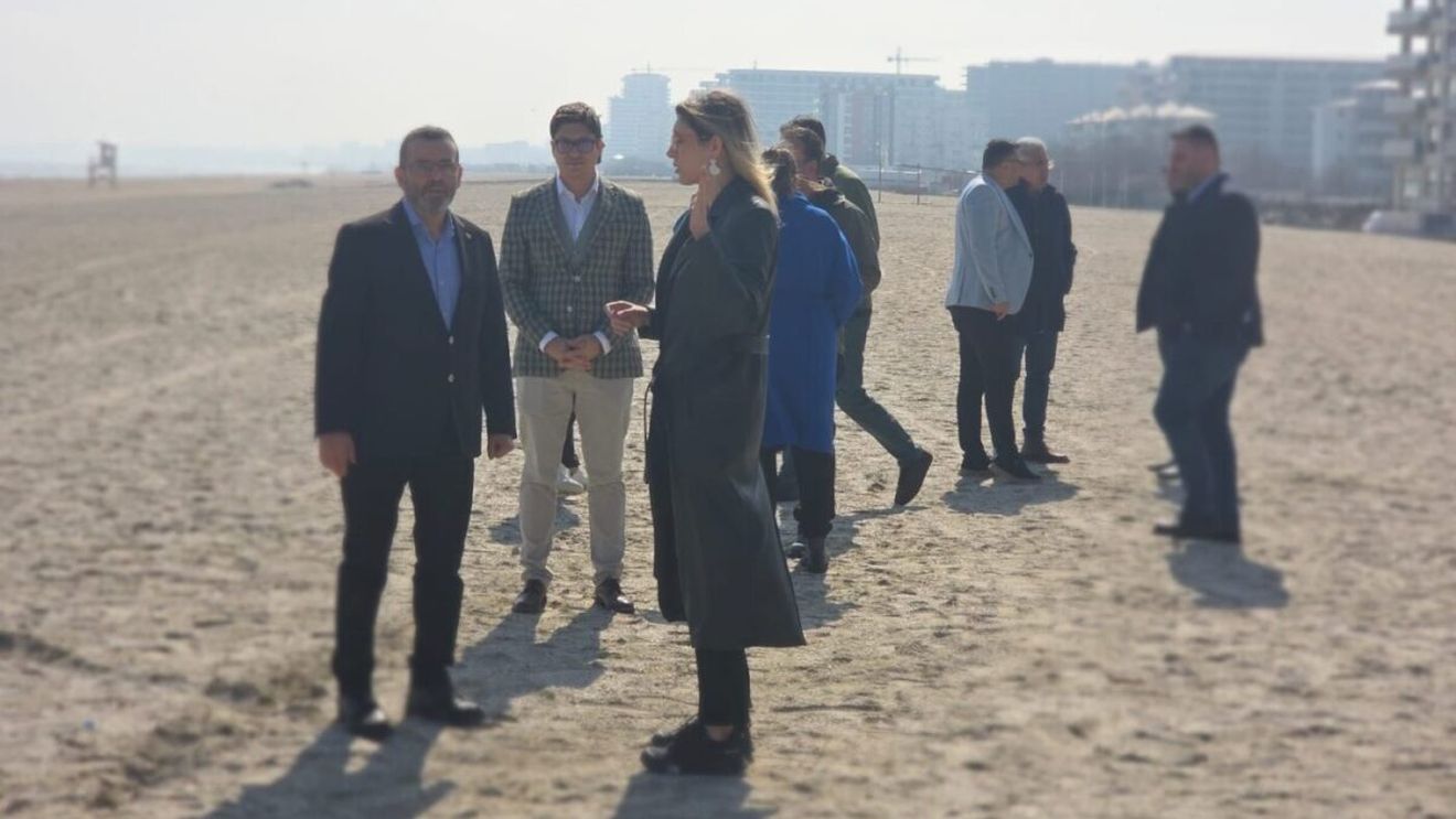 VIDEO FOTO Ministra Mediului, control în Năvodari, pe plaja unde primăria vrea să construiască o parcare / Firma unui comisar de Mediu a trecut bucata de nisip în acte ca „pământ argilos”, construcția pe plajă fiind ilegală