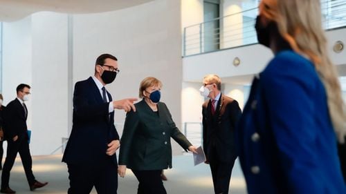 Premierul polonez Mateusz Morawiecki, critici la adresa cancelarului german Angela Merkel, pentru că a discutat cu președintele belarus Alexandr Lukașenko, în contextul crizei migranților de la granița UE