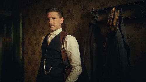 Actorul care îl interpretează pe Arthur Shelby în Peaky Blinders, amendat pentru posesie de droguri
