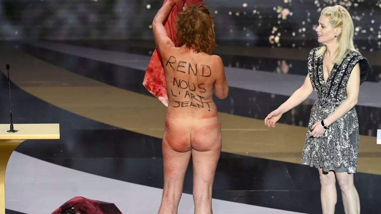Actrița Corinne Masiero s-a dezbrăcat complet pe scena Galei Premiilor Cesar, pe piele având inscriptionate mesajele: „Fără cultură, fără viitor” și „Dă-ne arta înapoi, Jean”, adresate premierului Jean Castex, care și-a asumat  închiderea cinematografelor în contextul pandemiei