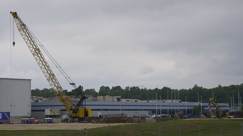 Parteneriat major în industria AI: Anthropic va folosi infrastructura SpaceX pentru Claude / „Colossus 1” este unul dintre cele mai mari centre de date din lume