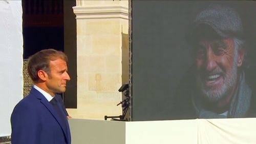 VIDEO Elogiu fastuos în Franța, dedicat actorului Jean-Paul Belmondo, care a murit luni. Președintele Macron a fost și el prezent la ceremonie: „Adieu Bébel!”