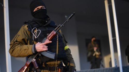 Lege în Ucraina: Civilii pot trage asupra soldaţilor identificabili ca forţe ostile