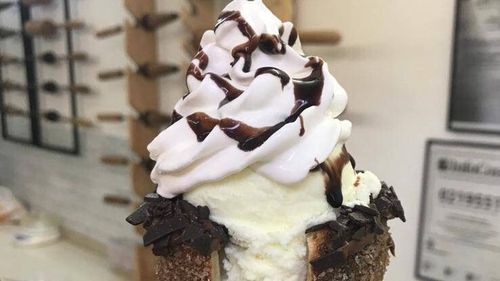 Înghețată în kurtos la Sovata/ „Recipientele” sunt mai mici decât cele tradiționale, dar sunt preparate din aceeași compoziție și păstrează savoarea originală/ Stațiunea a devenit în ultimii ani un paradis al gurmanzilor