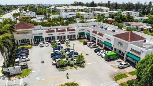 Un italian și o moldoveancă, plecați în urmă cu patru ani într-o călătorie în jurul lumii, au rămas blocați într-o parcare din Florida din cauza pandemiei de coronavirus