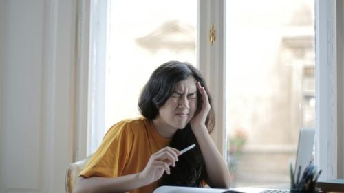 Ce cauzează migrenele, care afectează peste un miliard de oameni din întreaga lume / Un studiu despre fenomenul ”blackout” al creierului oferă noi indicii