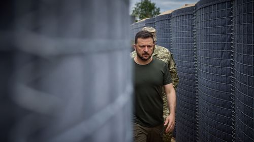 Al treilea Crăciun pe vreme de război: Zelenski a felicitat ucrainenii şi le-a urat să fie pace