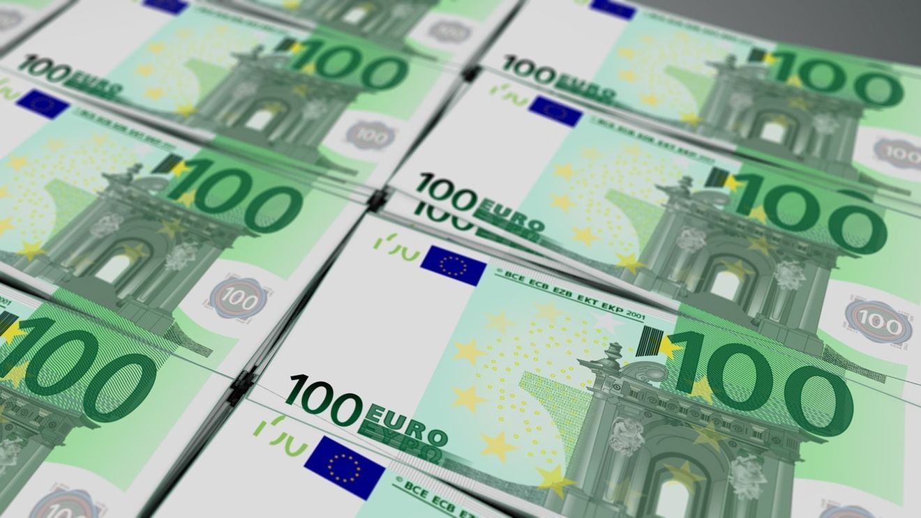 Uniunea Europeană va interzice plăţile în numerar mai mari de 10.000 de euro