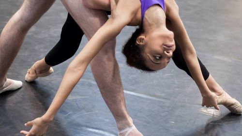 Un coregraf din Berlin i-a cerut unei balerine de culoare să-și albească fața pentru a putea dansa în Lacul Lebedelor / Ce s-a întâmplat după ce balerina a povestit totul public