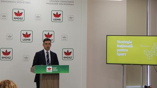 Cum manipulează AUR opinia publică în legătură cu o postare pe Facebook a ministrului sportului, Eudard Novak / Partidul extremist îi cere premierului să-l demită pe motiv că ar fi prezentat strategia națională pentru Sport în maghiară cu subtitrări în română