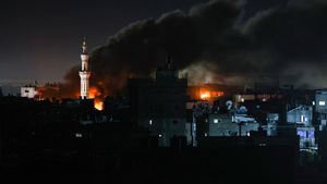 Raid aerian israelian asupra Rafah, după ce Hamas a atacat cu rachete orașul Tel Aviv / Medicii palestinieni susțin că au murit cel puțin 35 de persoane strămutate