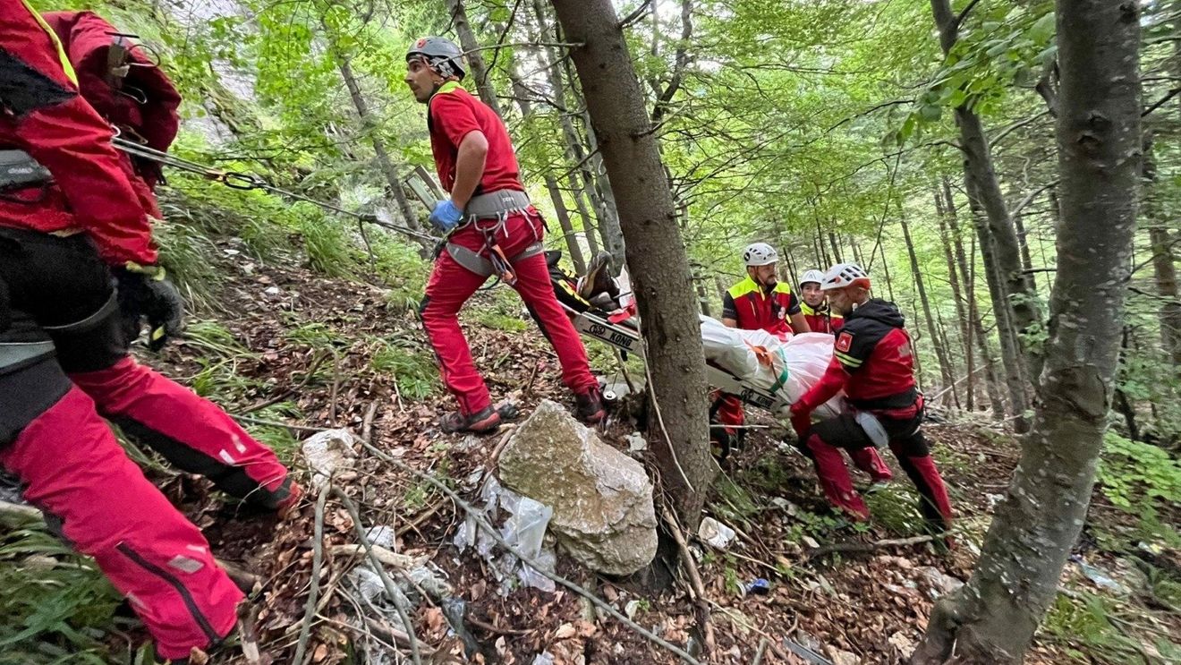 Un turist dat dispărut în Sinaia, găsit decedat într-o râpă