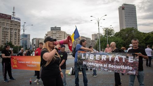 UPDATE FOTOGALERIE Aproape 200 de persoane, la protestul din Piața Victoriei împotriva legilor securității naționale