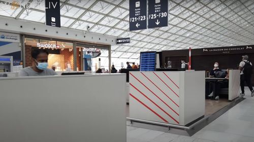 Tânăr ucrainean prorus, arestat la Roissy, Franța, după ce a fost rănit de un dispozitiv exploziv improvizat în camera de hotel. El este suspectat că voia să comită un atentat