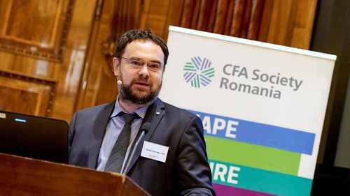 Analiză CFA. Indicatorul de încredere macroeconomică a scăzut la niveluri atinse doar în perioada pandemiei, din cauza incertitudinii politice extrem de ridicate/ Majoritatea analiștilor anticipează o depreciere a leului anul viitor