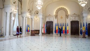 Atmosferă sumbră la ultima recepție a președintelui Iohannis / Au lipsit liderii marilor partide, iar discuțiile s-au învârtit în jurul alegerilor și îngrijorării privind ascensiunea în Parlament a partidelor suveraniste și extremiste
