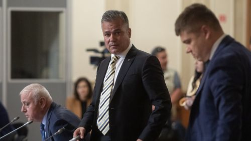 Ciucă: Nu are nicio legătură finalizarea aeroportului din Braşov cu nominalizarea lui Veştea ca ministru / Vine din poziţia de preşedinte al Uniunii Naţionale a Consiliilor Judeţene, are habar de tot ce înseamnă nevoia de dezvoltare locală