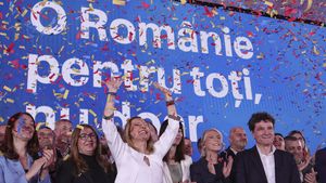 România TV, canalul fondat de fugarul Sebastian Ghiță, atac la Elena Lasconi în conferință de presă: Aveți peste 20 de dosare penale / Lasconi: Dragi români, nu vă mai uitați la România TV