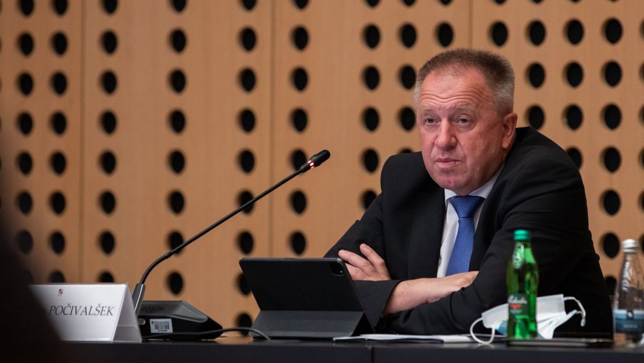 Funcționarii din Slovenia care intră în contact direct cu publicul vor fi obligați să se vaccineze anti-COVID-19 dacă nu au trecut prin boală