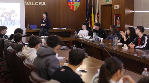 Mai mulți bani pentru dezvoltare rurală, proiecte sociale pentru tineri și recuperarea inechităților dintre rural și urban – concluziile consultării „Be a local COHERO” de la Râmnicu Vâlcea