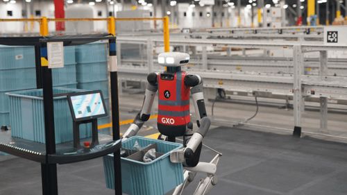 Robotul umanoid american „Digit” doboară un record greu de depășit / Peste 100.000 de containere mutate într-un depozit