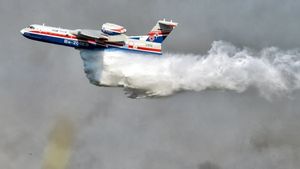 Cum a exploatat propaganda rusă incendiile din Grecia: A trimis uriașele avioane rusești Beriev în Ucraina în loc să le utilizeze la stingerea focului/ Ce nu spune propaganda Moscovei