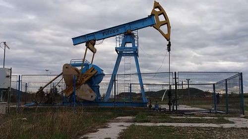 STATISTICA Producţia de ţiţei a României a scăzut cu 7,7%, în primele opt luni din 2025 / Importurile s-au majorat cu 19,2%