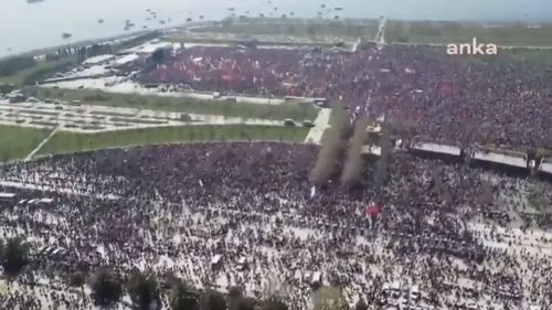 UPDATE Protest masiv în Istanbul: Sute de mii de oameni manifestează la apelul opoziţiei turce, după arestarea primarului Ekrem Imamoglu