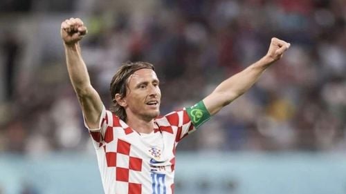 Luka Modric, oficial la AC Milan / Croatul a semnat un contract pe un sezon