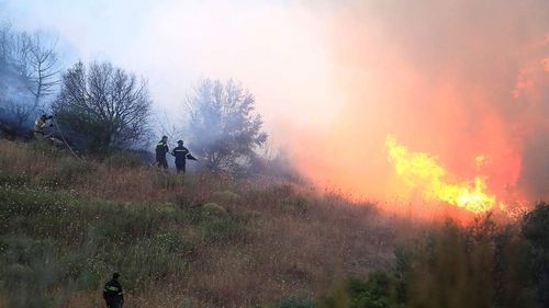 Incendiu major în Grecia: Mai multe hoteluri de pe insula Samos, evacuate