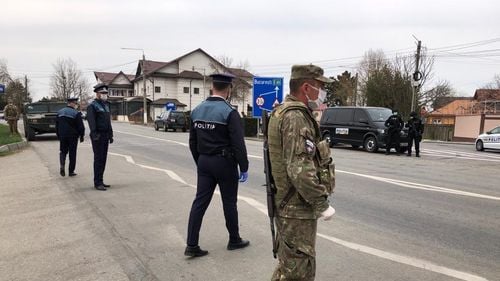 Aflat în arest pentru furt și conducere fără permis, un tânăr a reușit să evadeze din sediul Poliției Urziceni, pe geamul de la baie