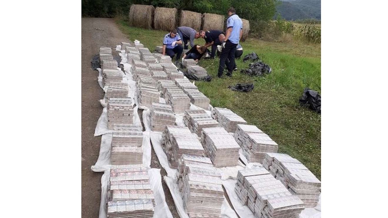 Peste 20 de mii de pachete de țigări, găsite în Arad