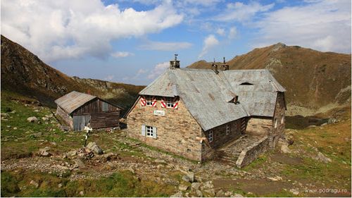 Cabana Podragu din Munţii Făgăraș se închide de la 20 octombrie / ”Vă așteptăm cu mare drag în sezonul următor” / Cabana a fost construită de către BNR