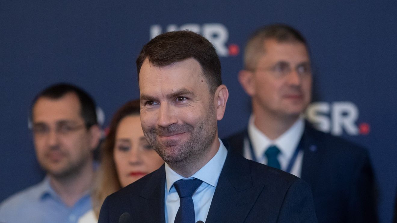 Dintre membrii USR înscriși în competiția internă pentru a prelua președinția prtidului, doar 6 au fost validați de Comisia Electorală