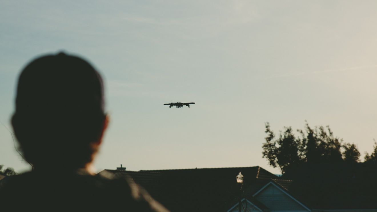 VIDEO Dronă cu inteligență artificială, care poate vâna și ucide oameni, construită „din joacă” în câteva ore de doi ingineri / Antreprenor: Nu ne putem apăra acum de o asemenea amenințare