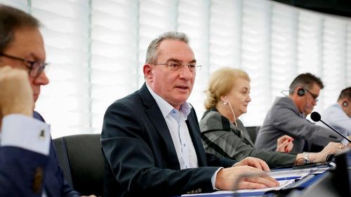 Eurodeputatul Iuliu Winkler, despre regulamentul UE privind publicitatea politică la alegerile europarlamentare şi naţionale: Chiar dacă sunt de acord cu obiectivul reglementării, nu sunt de acord cu formele prin care doreşte realizarea acestor obiective. Noi cei din UDMR ne-am abținut la vot