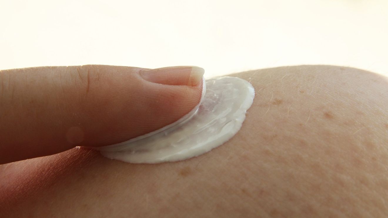 Studiu: Cremele care conțin corticosteroizi ar putea afecta sănătatea oaselor / ”Utilizarea lor pentru a trata afecţiunile inflamatorii ale pielii ar trebui să se facă foarte atent”