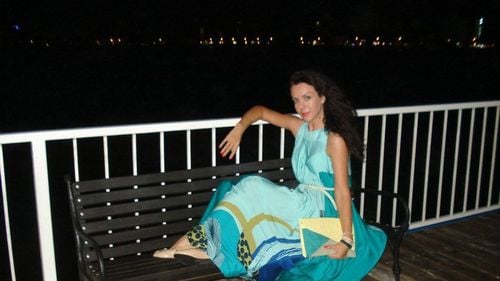 EXCLUSIV Ascensiune fulgerătoare în ANRE, instituție cheie care reglementează piața energiei, pe salariu de mii de euro: În doar doi ani, a trecut de la consilier, la șef Serviciu Achiziții Publice și, acum, la director general adjunct