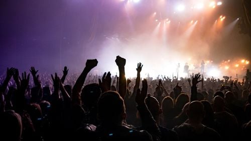 UPDATE Incident la un concert organizat în Sectorul 1/ Un participant la eveniment a folosit spray lacrimogen/ Reacția organizatorilor