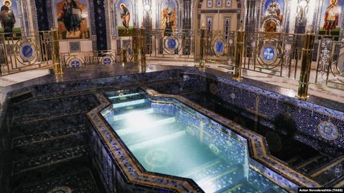 FOTO Imagini din catedrala militară gigant construită de Rusia în care sunt ilustrați Vladimir Putin și dictatorul comunist Iosif Stalin: Copiii vor fi botezați într-o piscină îmbrăcată în mozaic
