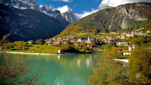 Regiunea Trentino din nordul Italiei le oferă străinilor 100.000 de euro pentru a se muta acolo