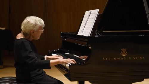 O pianistă în vârstă de 97 de ani, ultimul elev supraviețuitor al lui Rahmaninov, semnează un contract record pentru un nou album