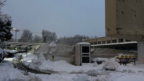 Efectele ninsorii în București: Mai multe baloane de tenis s-au prăbușit din cauza zăpezii