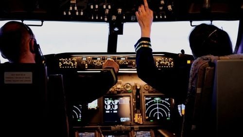 Școala Superioară de Aviație Civilă: Concurs trucat pentru sora președintei comisiei de concurs. Patru inculpați și-au recunoscut vina și au fost condamnați