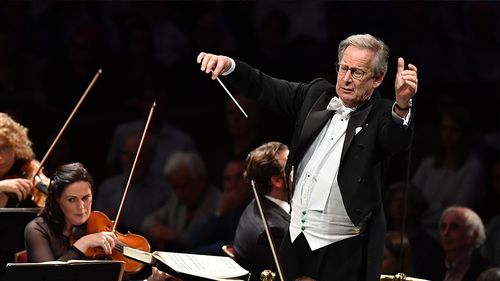 Un dirijor a părăsit Festivalul Berlioz din Franța după ce l-ar fi pălmuit pe un cântăreţ / Sir John Eliot Gardiner a motivat plecarea invocând motive de sănătate
