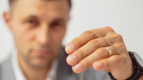 Afacerea inedită a unei chimiste din Iaşi: bijuterii din lapte matern și cordon ombilical / “Laptele matern nu are importanţă dacă este proaspăt, poate fi şi de peste 6 luni”