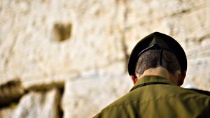 Israelul a identificat rămăşiţele ostaticului predat luni ca fiind ale sergentului major Tal Haimi, cetățean româno-israelian
