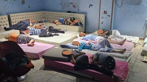 SURSE: Azil ilegal unde mai mulți vârstnici erau ținuți pe saltele în subsol, descoperit de autorități în Sectorul 4 / Poliția a pus echipaj de pază la cămin, dar bătrânii nu au fost scoși de acolo