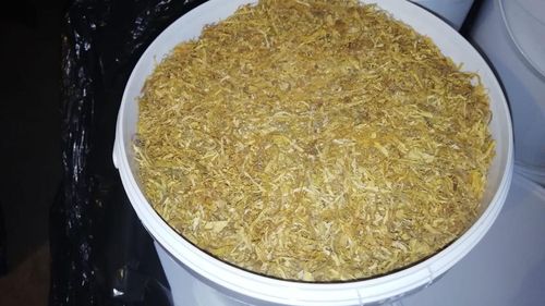 Peste o tonă de tutun confiscată în urma unor percheziții în Capitală și alte patru județe/ Suspecții ar fi vândut ilegal tutun pe două platforme online/ Nouă persoane reținute